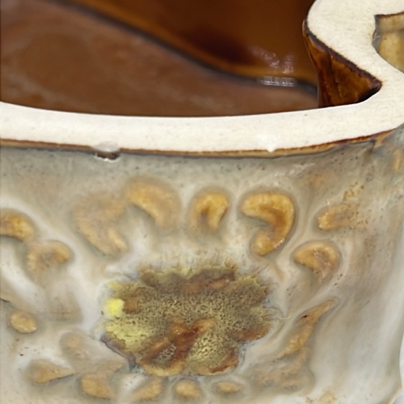 Butterfly ceramic trinket box 3” long 1” deep - Picture 11 of 11